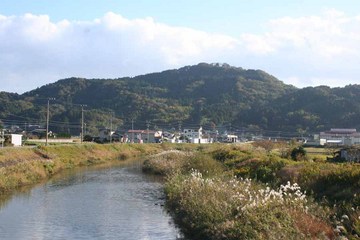 三開山城を遠望